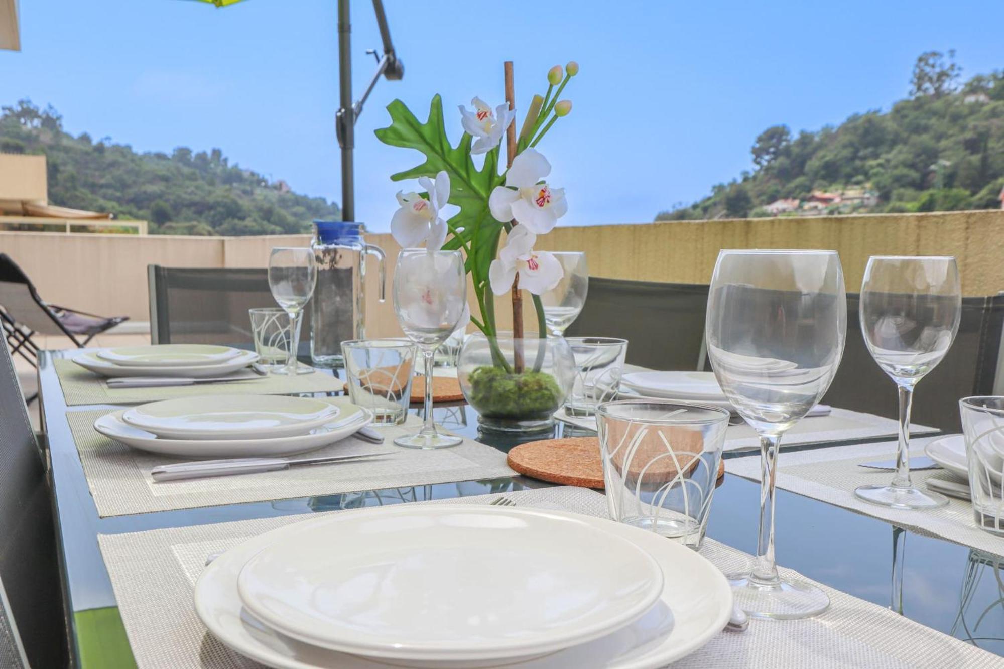 Spacieux Rooftop Parking, Terrasse Ensoleillee マントン エクステリア 写真