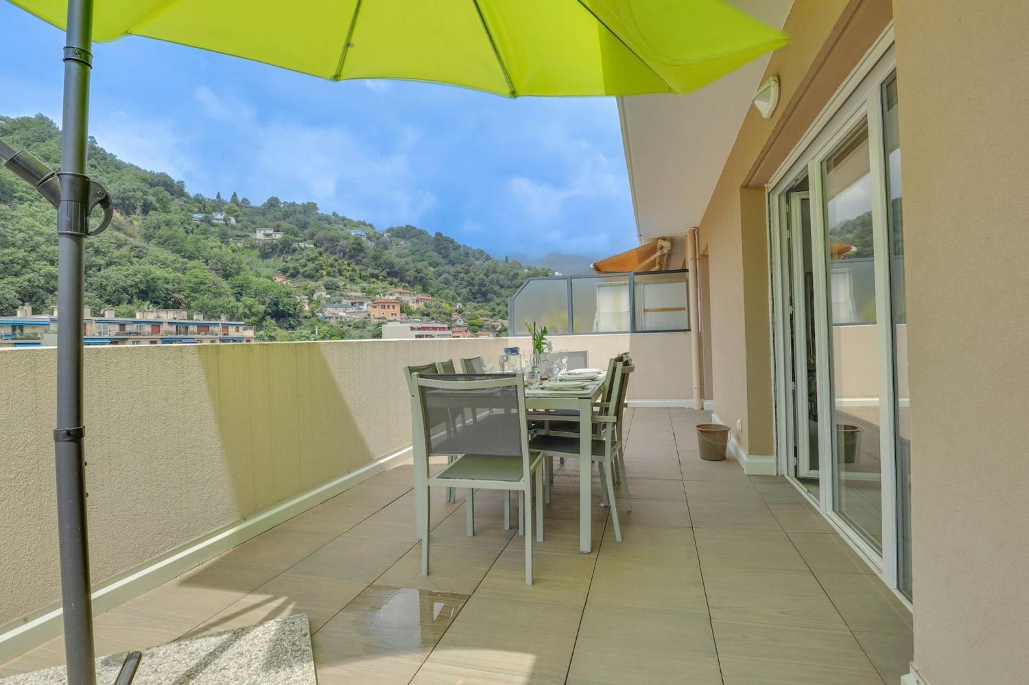 Spacieux Rooftop Parking, Terrasse Ensoleillee マントン エクステリア 写真