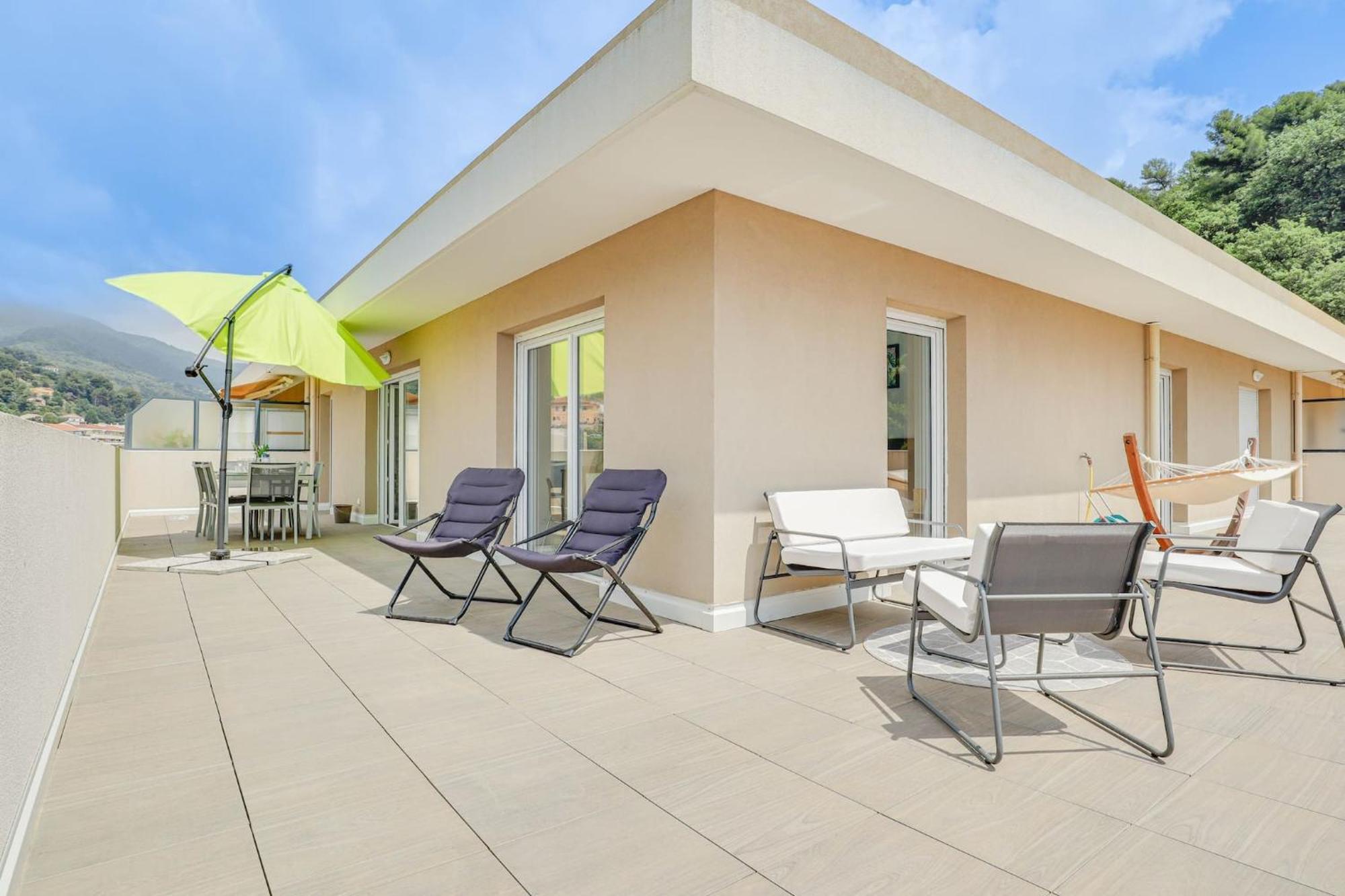 Spacieux Rooftop Parking, Terrasse Ensoleillee マントン エクステリア 写真